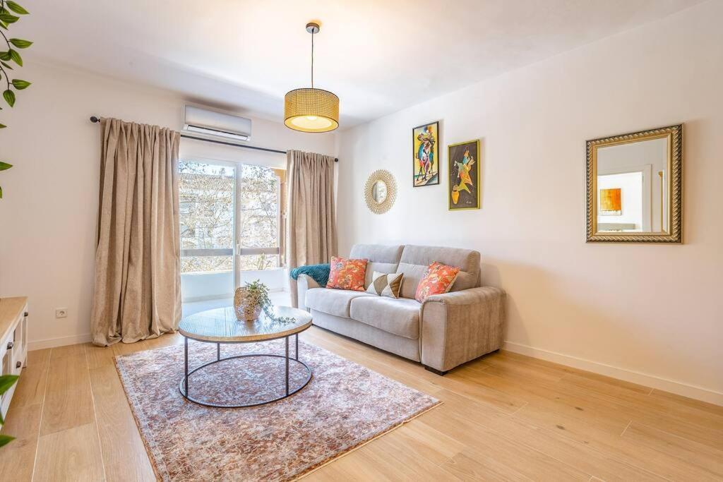 Oleholidays Carolina Golden Mile 300 Metros Playa * Marbella